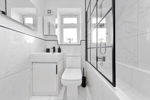 Hair dryer, towels - Your Perfect Luton Escape+Sleeps 8+Stylish Living (Luton)