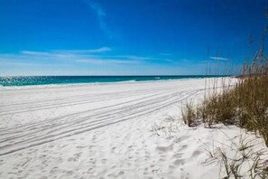 Beach - Shipwatch! Ocean views and direct beach access! (Destin)