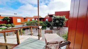 Unclassified image, 4 of 39, button