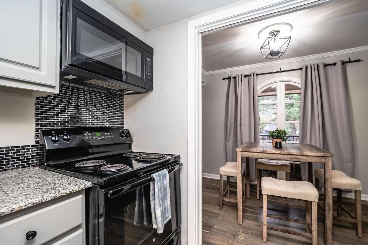 冰箱、微波炉、烤箱、炉灶