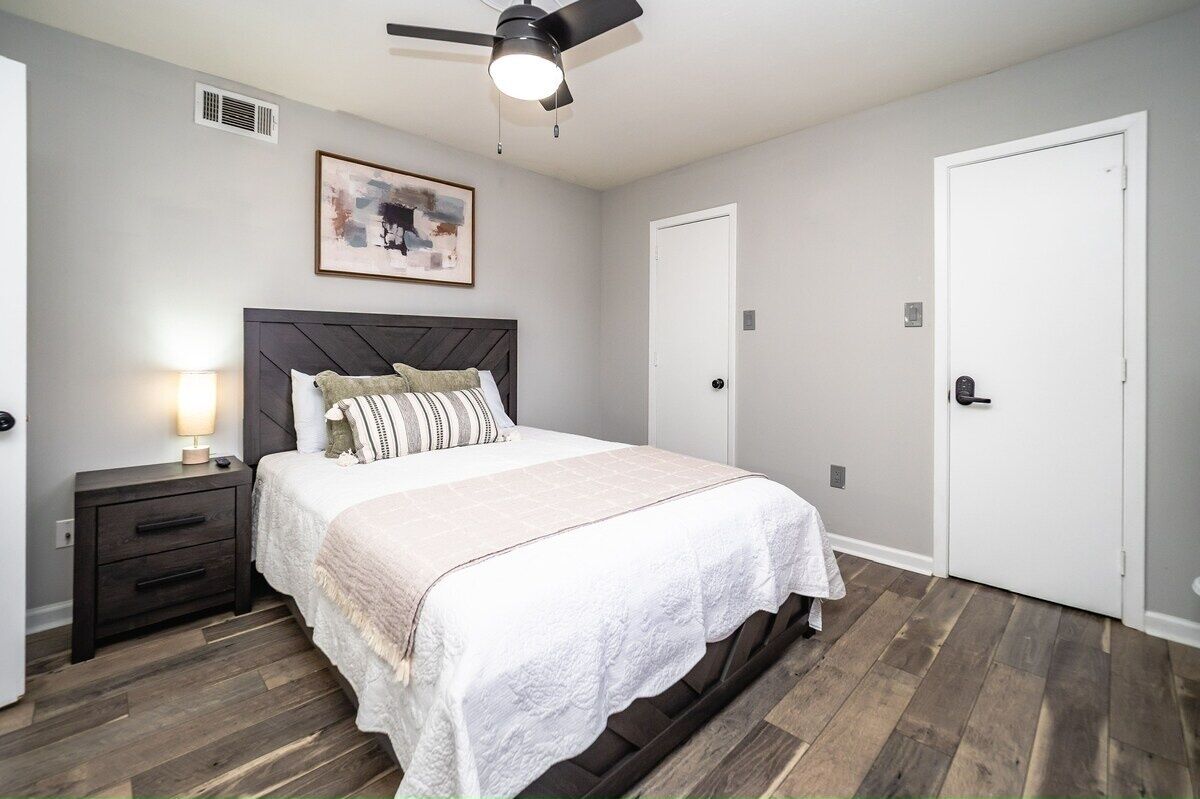 1 bedroom, iron/ironing board, Internet, bed sheets