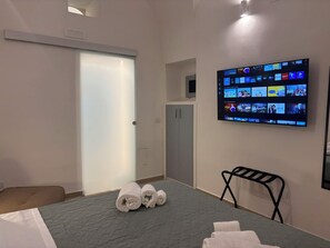 Internet, bed sheets - In the center of Catania (Catania)