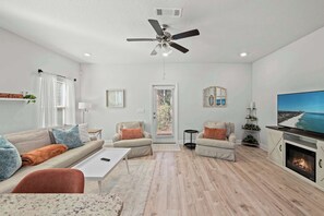 Televisión y oficina 