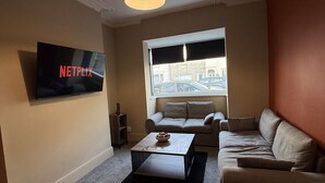 TV - Cleethorpes top pick for guests and contractors! (North East Lincolnshire)