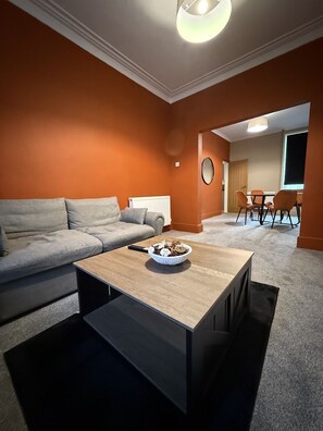TV - Cleethorpes top pick for guests and contractors! (North East Lincolnshire)