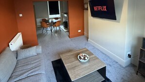 TV - Cleethorpes top pick for guests and contractors! (North East Lincolnshire)