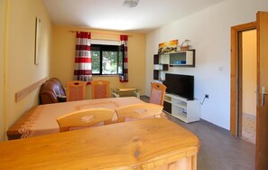 2 bedrooms, free WiFi - 2 bedroom stunning apartment in Dinjiska (Dinjiska)