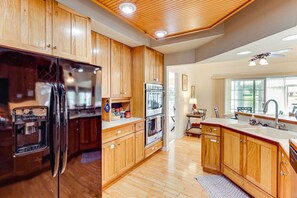 Fridge, microwave, oven, stovetop - Sunny Lewes Retreat w Deck, Views & Fast WiFi! (Lewes)