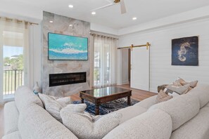 TV, fireplace, table football, offices - A Estrela De Mario-Free Golf Cart-Pet Friendly (Miramar Beach)