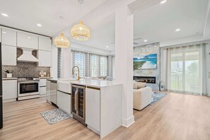 Fridge, microwave, oven, stovetop - A Estrela De Mario-Free Golf Cart-Pet Friendly (Miramar Beach)