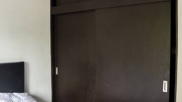 2 chambres, fer et planche Ă repasser, Wi-Fi gratuit, draps fournis