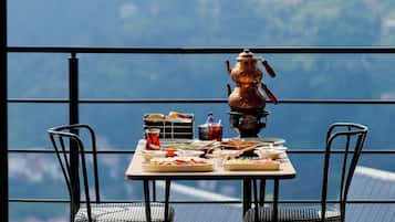 Family Double Room, Pets allowed, Mountain View | Outdoor dining