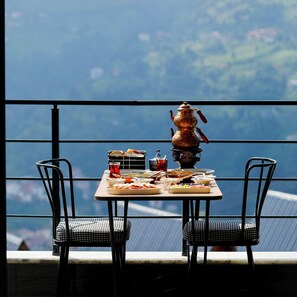 Family Double Room, Pets allowed, Mountain View | Outdoor dining