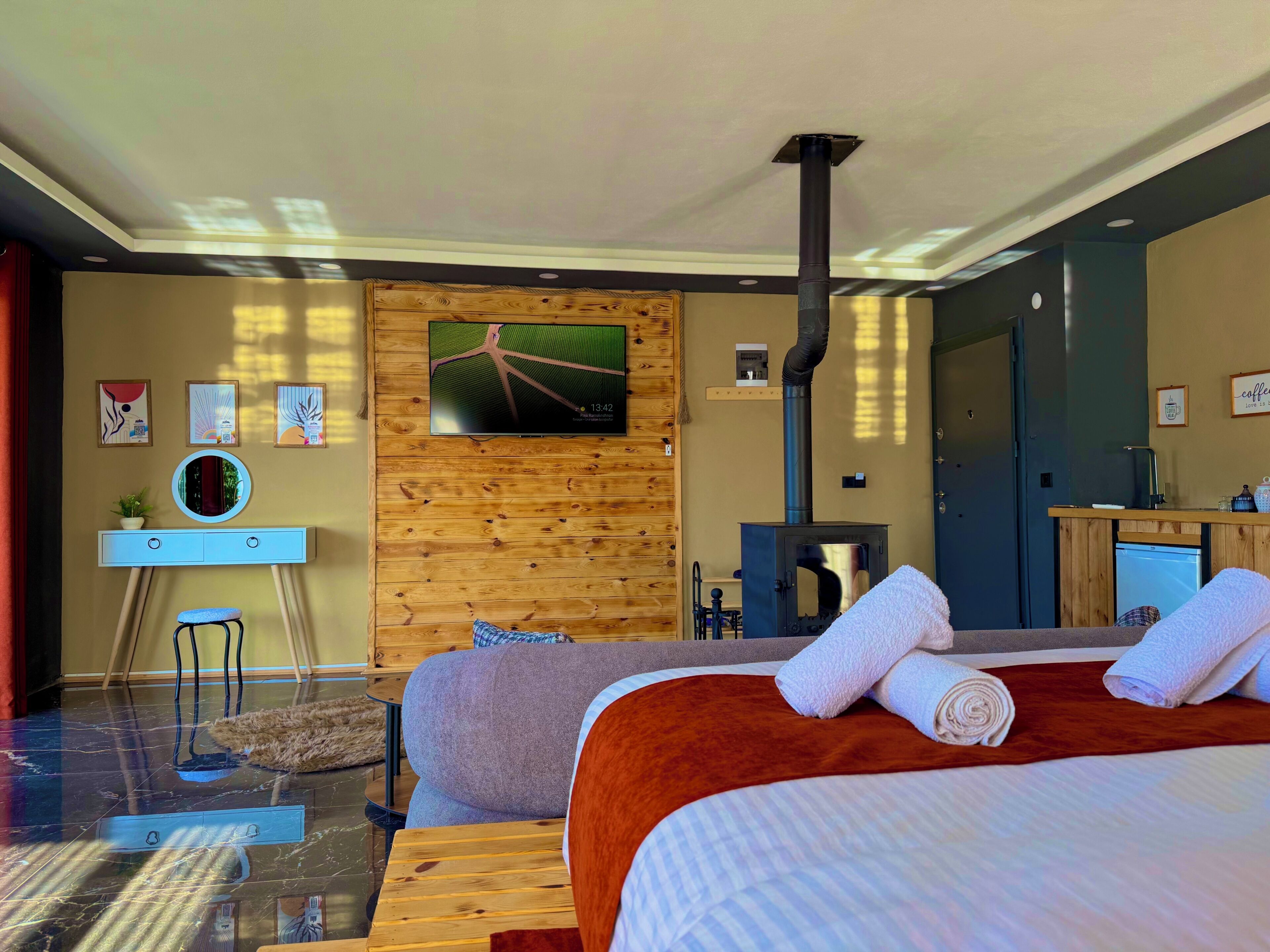 Iron/ironing board, free WiFi