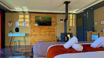 Iron/ironing board, free WiFi