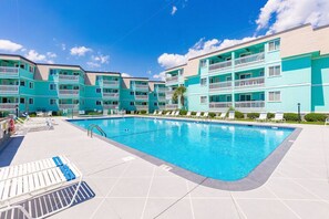 Pool - Pelican Row: Steps to Sand • Pool • Affordable, Family Friendly, Beach Getaway (Atlantic Beach)