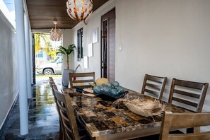 Outdoor dining - Casa Platanal「UNIT 2「Gallo」 (Carolina)