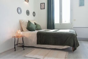 1 makuuhuone, silitysrauta/-lauta, vuodevaatteet