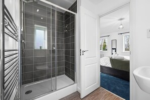 Hair dryer, towels - Spacious Home, Contractors, Super King Beds, Free Parking, Fast Wi-Fi, Netflix (Birmingham)
