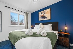 4 bedrooms, iron/ironing board, free WiFi, bed sheets - Spacious Home, Contractors, Super King Beds, Free Parking, Fast Wi-Fi, Netflix (Birmingham)