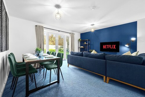 Spacious Home, Contractors, Super King Beds, Free Parking, Fast Wi-Fi, Netflix