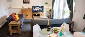 The Pines Villa 1 | Spacious 3BR | Cinema, Games & EV | Parking | Sleeps 10+