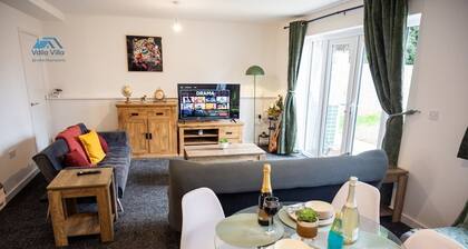 The Pines Villa 1 | Spacious 3BR | Cinema, Games & EV | Parking | Sleeps 10+