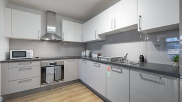 Fridge, oven, stovetop, dishwasher
