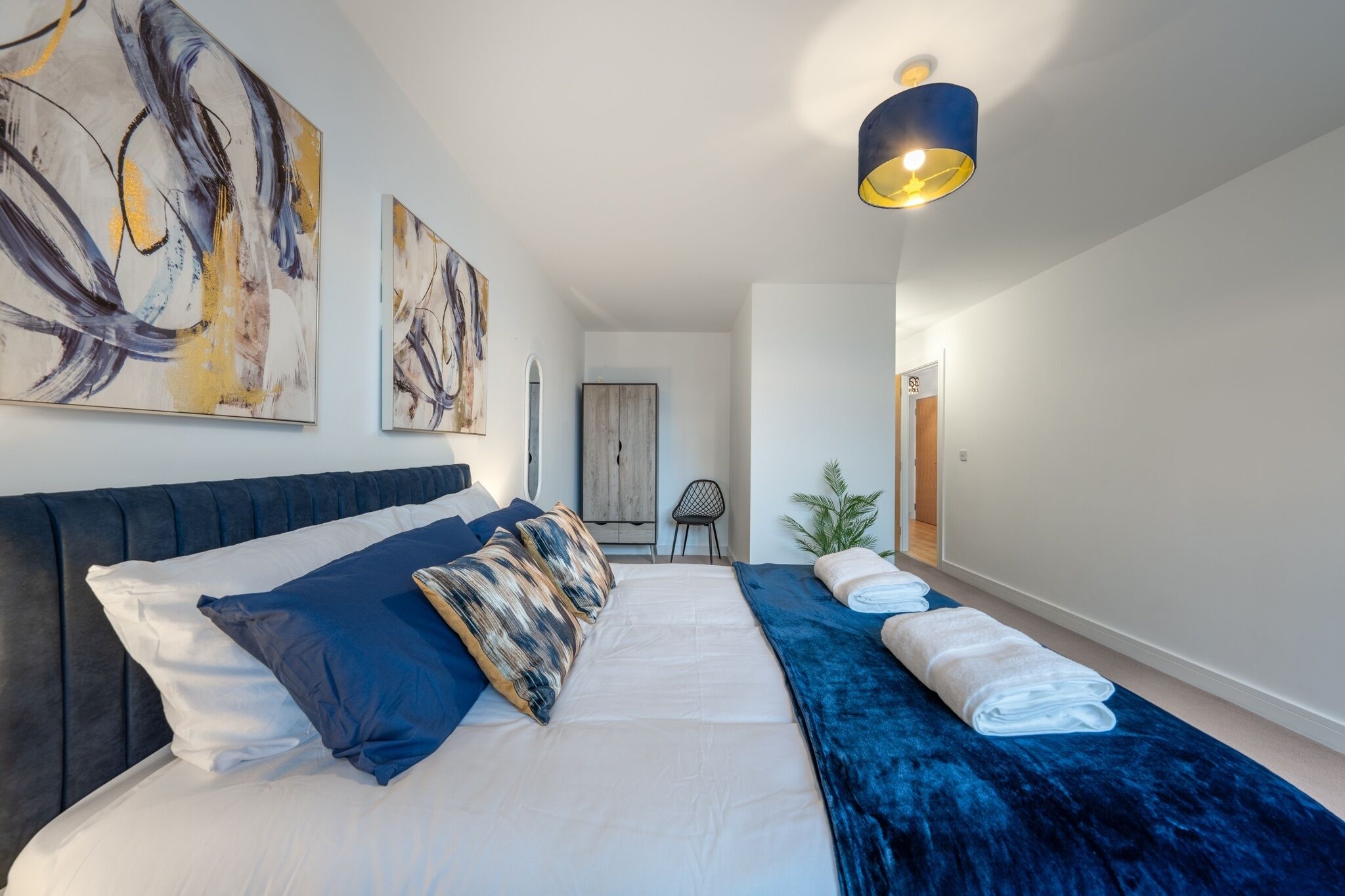 Iron/ironing board, Internet, bed sheets
