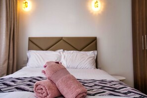 2 bedrooms, iron/ironing board, free WiFi, bed sheets - FURNISHED, COSY LUXURY 2-BEDROOM APARTMENT WITH SWIMMING POOL AND GYM (Tatu City)