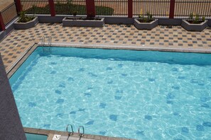 Outdoor pool, a heated pool - FURNISHED, COSY LUXURY 2-BEDROOM APARTMENT WITH SWIMMING POOL AND GYM (Tatu City)