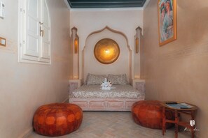 Unclassified image, 2 of 54, button