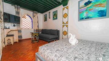 9 bedrooms, WiFi, bed sheets