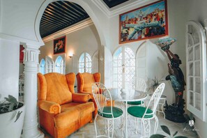 Unclassified image, 3 of 54, button