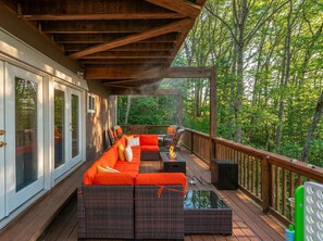 Terrace/patio - Mountain Retreat - Sauna - Hot Tub - Fire Pit (Asheville)
