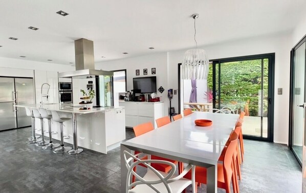 Unclassified image, 1 of 13, button