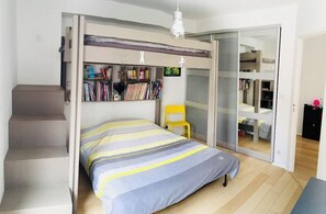 Unclassified image, 5 of 13, button