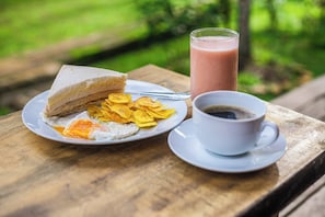 Petit déjeuner compris