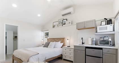 3 Blocks From Beach: Private & Clean Guest House