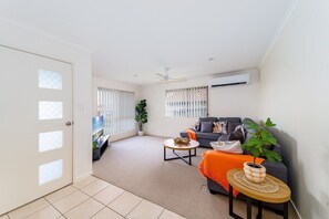 Living area - 4-Bedroom House in Urraween Hervey Bay (Urraween)