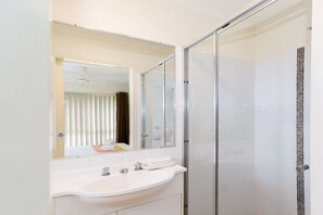 Bathroom - 4-Bedroom House in Urraween Hervey Bay (Urraween)