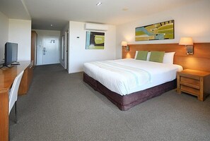 Unclassified image, 3 of 6, button - Luxury Resort Hotel Room Urangan Marina Precinct (Urangan)