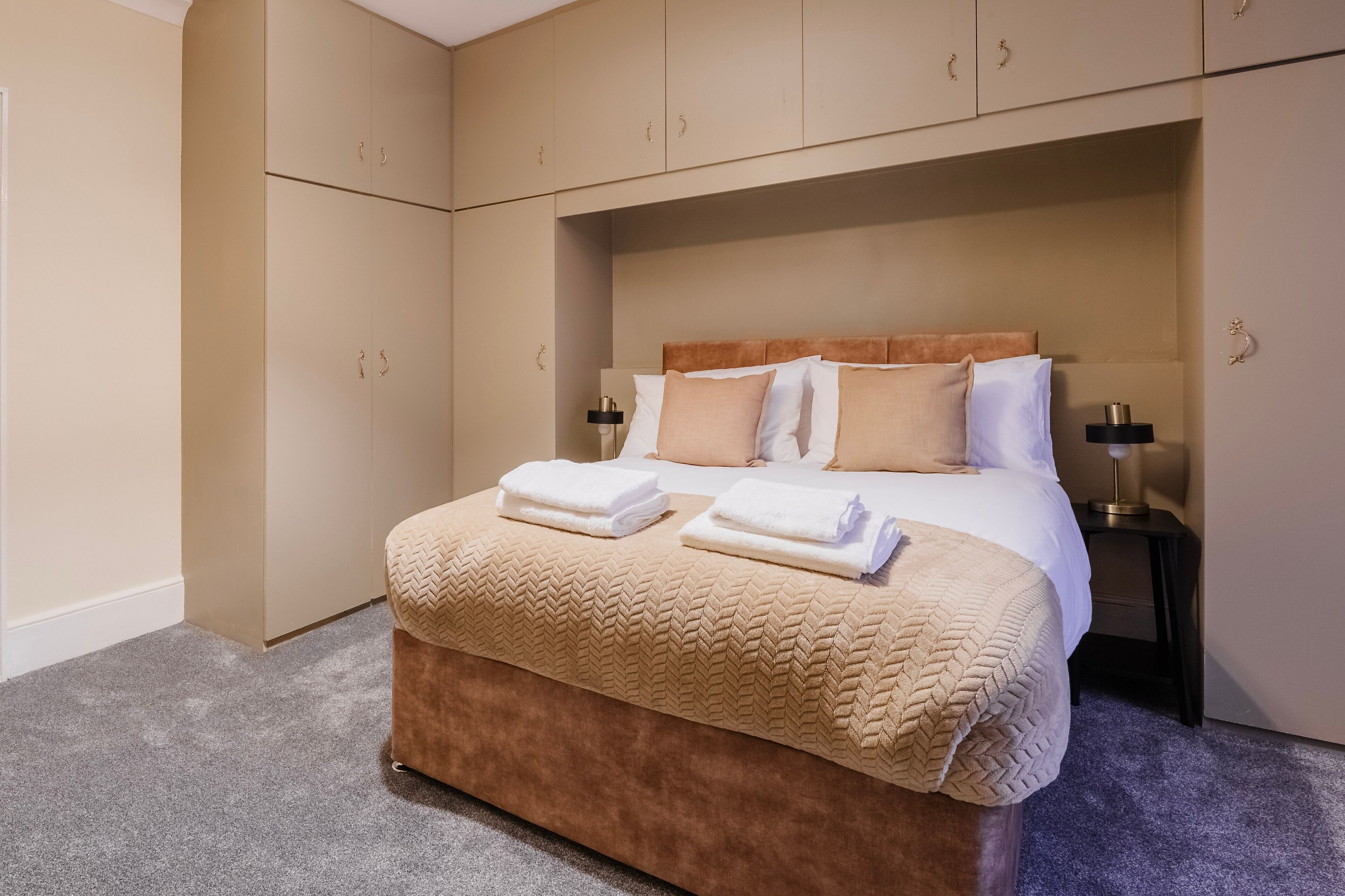 5 bedrooms, iron/ironing board, free WiFi, bed sheets