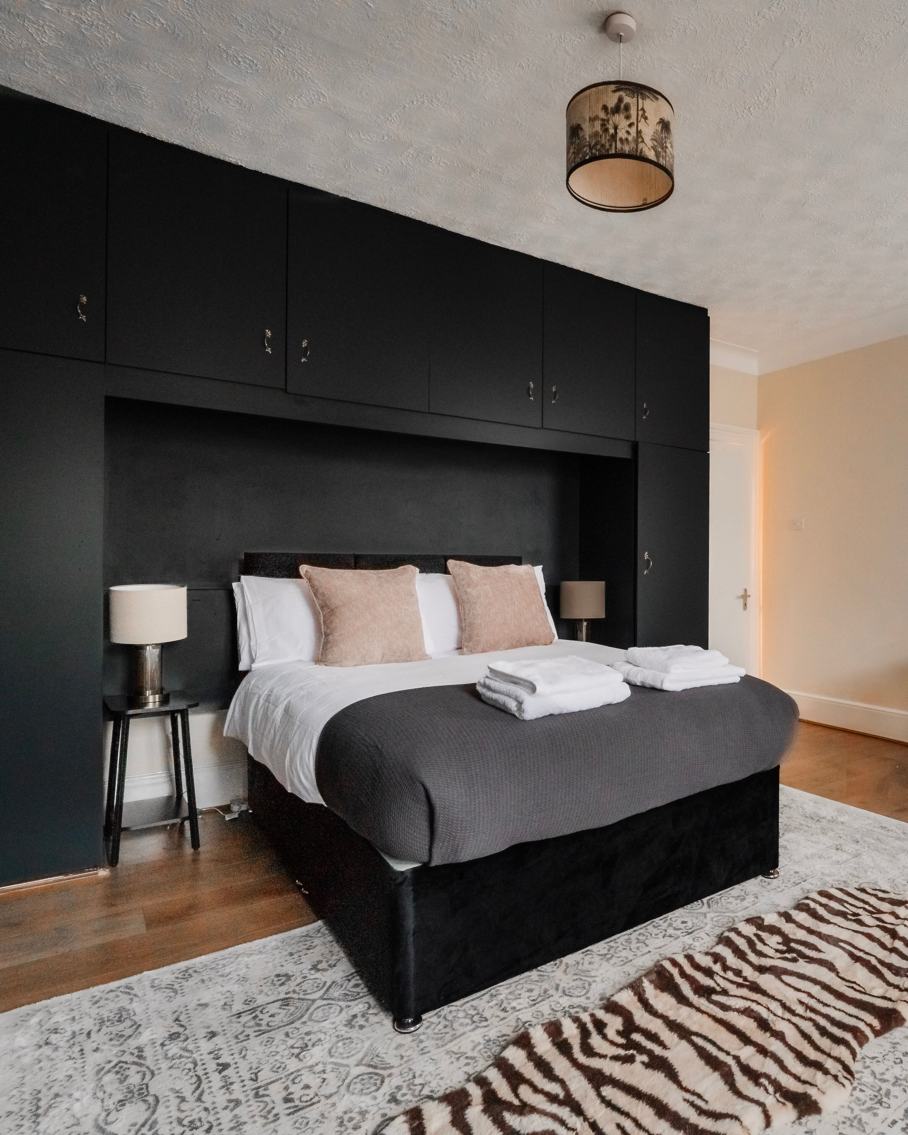 5 bedrooms, iron/ironing board, free WiFi, bed sheets