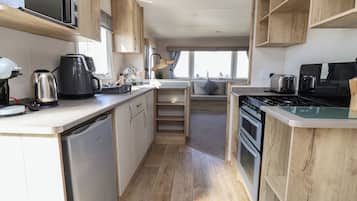 Cottage | Private kitchen | Cookware/dishes/utensils