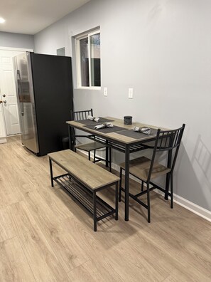 Uklassifisert bilde, 3 av 9, knapp