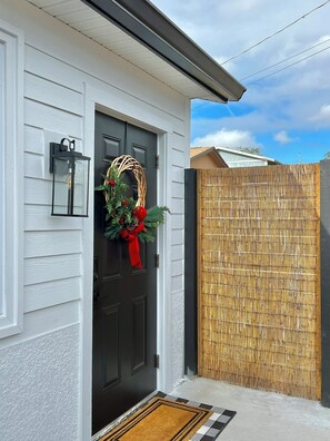 Exterior detail - New Cozy Studio Apartment A (Tampa)