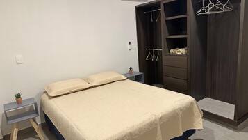 4 camere, ferro/asse da stiro, Wi-Fi, lenzuola