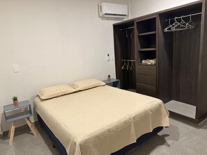 4 chambres, fer et planche à repasser, Wi-Fi, draps fournis