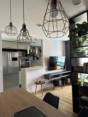 Dining - 2-Bedroom Apartment with Pool and Garage, 500m from the Beach (Rio de Janeiro)